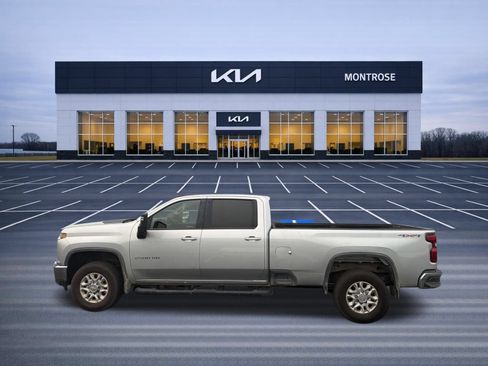 Used 2022 Chevrolet Silverado 2500 LT w/ Snow Plow Prep/Camper Package AWD/4WD image 9