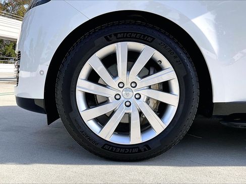 Used 2023 Land Rover Range Rover SE image 8