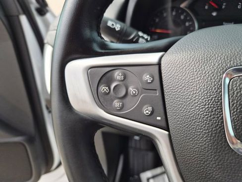 Used 2023 GMC Terrain SLT w/ LPO, Floor Liner Package FWD image 21