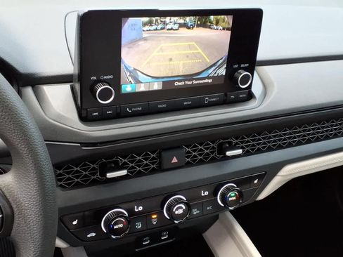 Used 2023 Honda Accord EX image 21