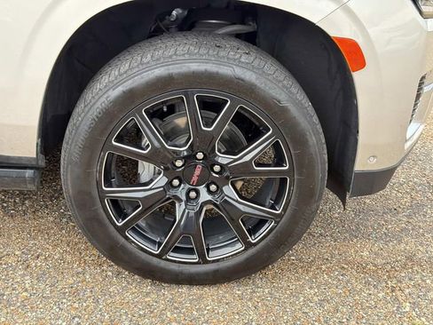 Used 2023 GMC Yukon XL Denali w/ Denali Reserve Package RWD image 5