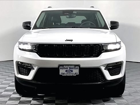 Used 2024 Jeep Grand Cherokee Limited w/ Black Appearance Package RWD image 3