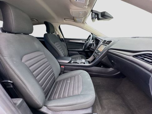 Used 2019 Ford Fusion SE image 18