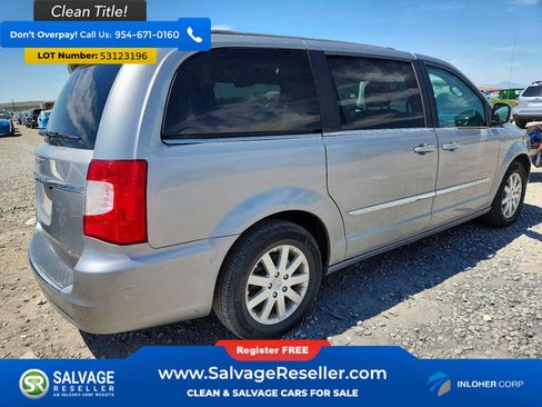 Used 2016 Chrysler Town & Country Touring FWD image 4