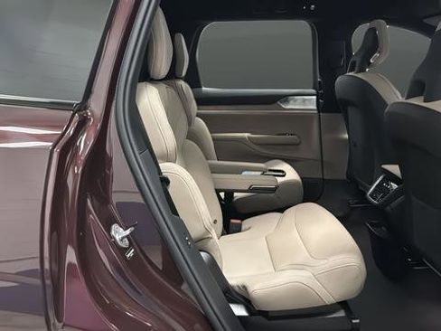 Used 2025 Volvo EX90 Ultra AWD/4WD image 24