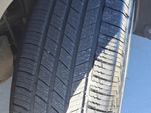 Used 2019 Toyota RAV4 LE image 11