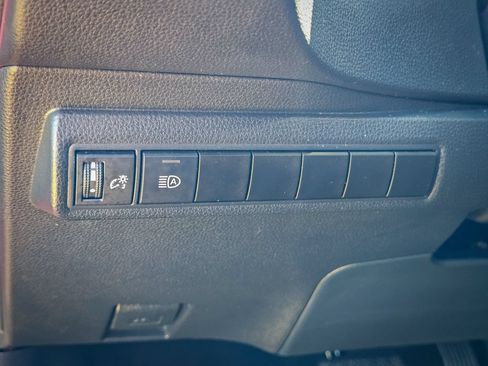Used 2020 Toyota Corolla LE FWD image 13