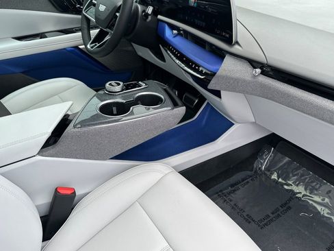 Certified 2025 Cadillac Optiq Luxury 1 image 18