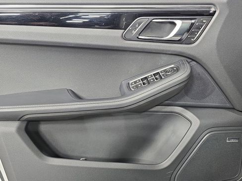Certified 2025 Porsche Macan S AWD/4WD image 22