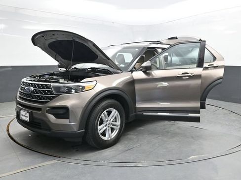 Used 2021 Ford Explorer XLT AWD/4WD image 38