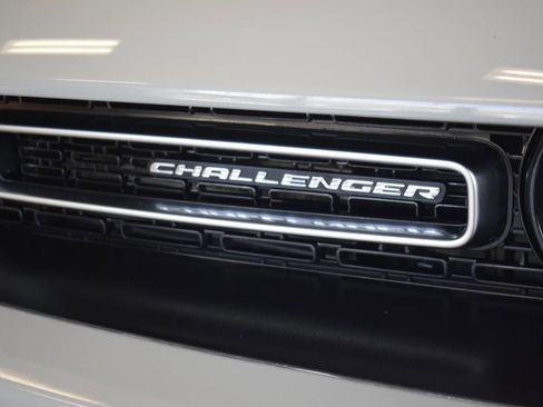 Used 2021 Dodge Challenger SXT image 6