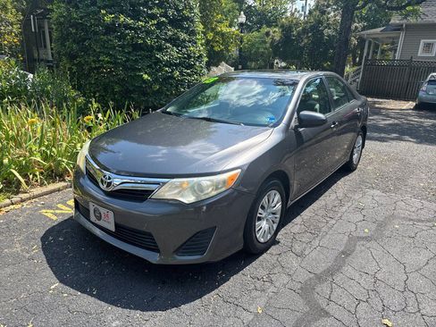 Used 2013 Toyota Camry LE FWD image 3