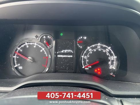 Used 2022 Toyota 4Runner SR5 AWD/4WD image 17