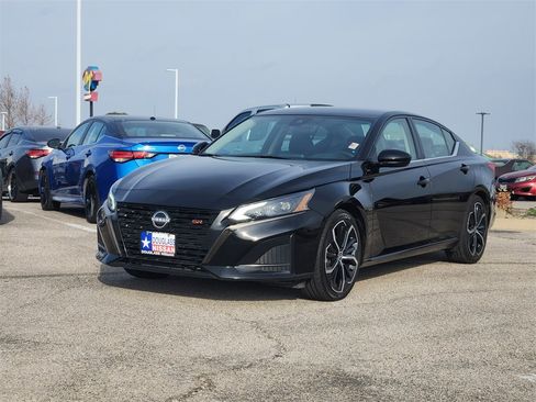Used 2023 Nissan Altima 2.5 SR image 2