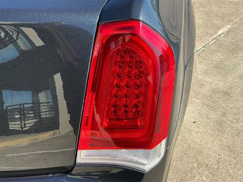 Used 2018 Chrysler 300 S w/ 300S Premium Group image 19