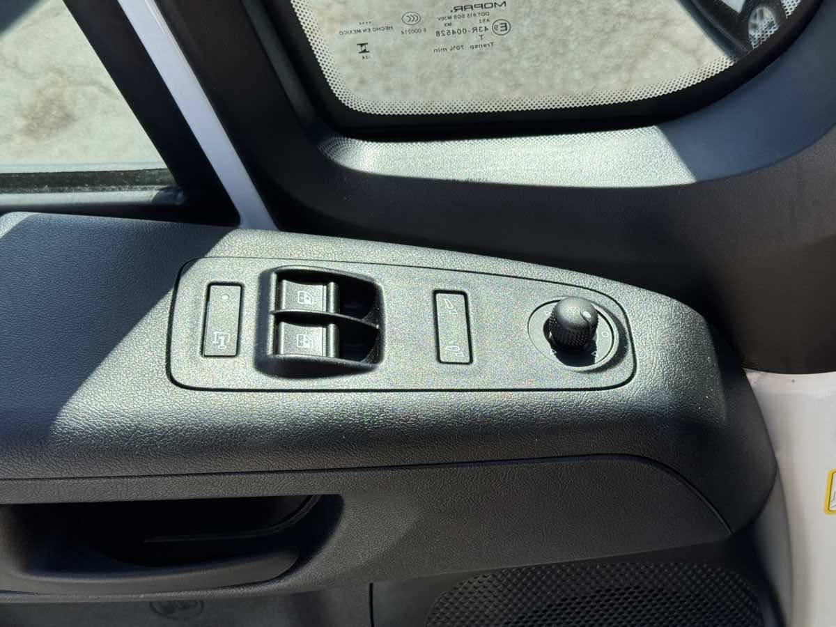Used 2025 RAM ProMaster 2500 w/ Convenience Group FWD image 24
