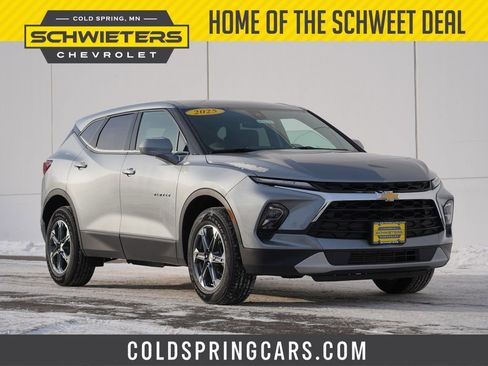 Used 2025 Chevrolet Blazer LT image 1