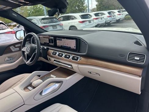 Certified 2025 Mercedes-Benz GLS 450 4MATIC image 40