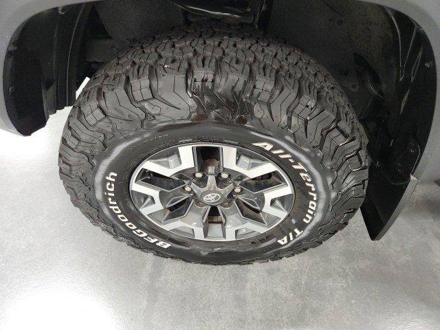Certified 2019 Toyota Tacoma TRD Off-Road AWD/4WD image 27