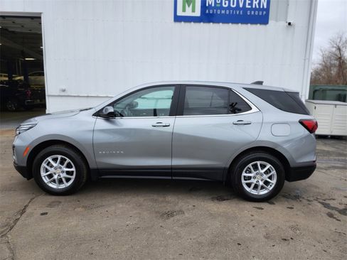 Used 2023 Chevrolet Equinox LT image 2