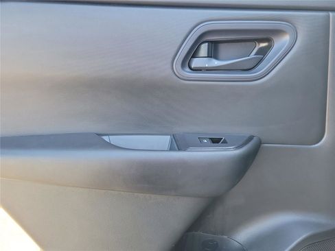 Used 2024 Nissan Rogue S FWD image 13