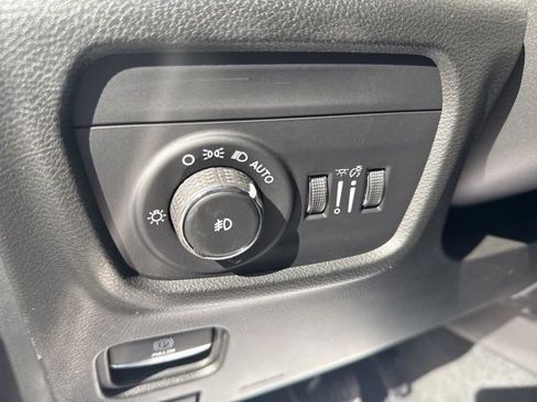 Used 2023 Jeep Grand Cherokee Limited w/ Luxury Tech Group II image 21