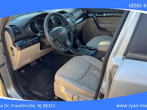 Used 2013 Kia Sorento LX image 11