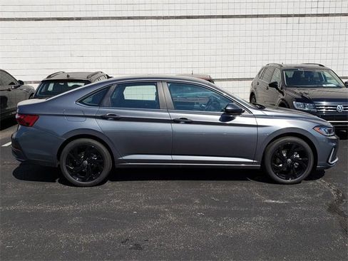 New 2025 Volkswagen Jetta SE image 2
