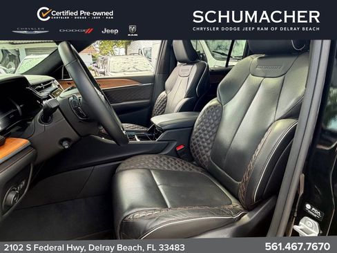 Used 2023 Jeep Grand Cherokee Summit AWD/4WD image 12