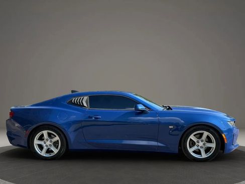 Used 2021 Chevrolet Camaro LT w/ Technology Package image 9