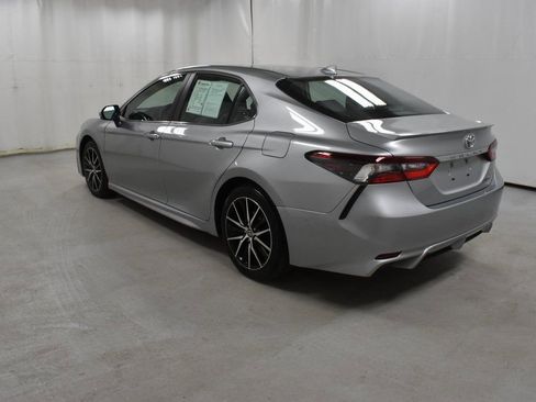 Used 2021 Toyota Camry SE w/ Cold Weather Package image 7