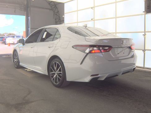 Used 2023 Toyota Camry SE FWD image 8