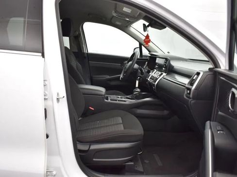 Used 2023 Kia Sorento LX image 17