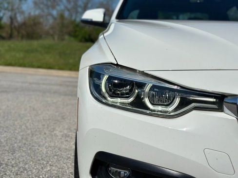 Used 2018 BMW 320i xDrive Sedan w/ Convenience Package AWD/4WD image 10