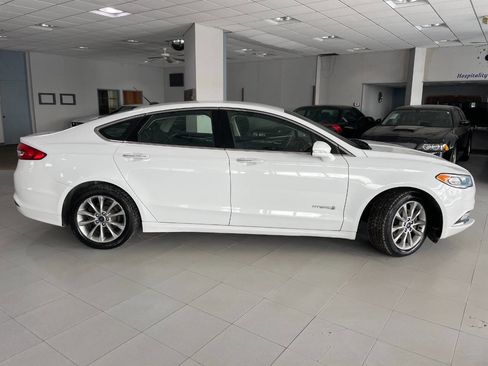 Used 2017 Ford Fusion SE w/ Equipment Group 602A image 5