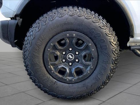 Used 2023 Ford Bronco Wildtrak image 10