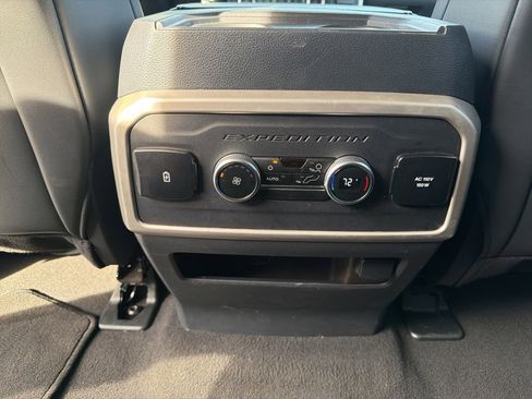 Used 2024 Ford Expedition Max XLT image 11