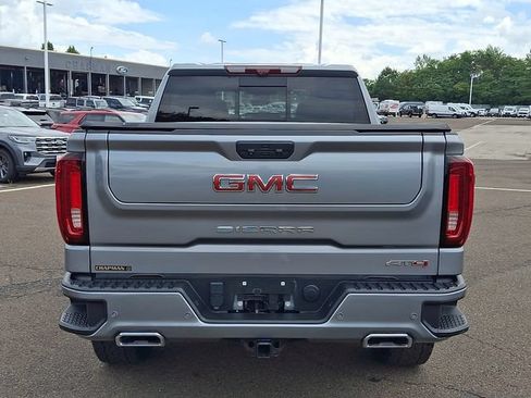 Used 2023 GMC Sierra 1500 AT4 w/ Technology Package AWD/4WD image 5