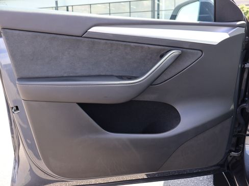 Used 2023 Tesla Model Y Long Range image 13