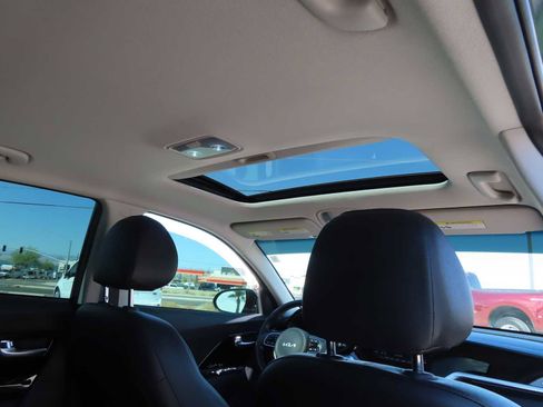 Used 2022 Kia Niro Touring Special Edition FWD image 20