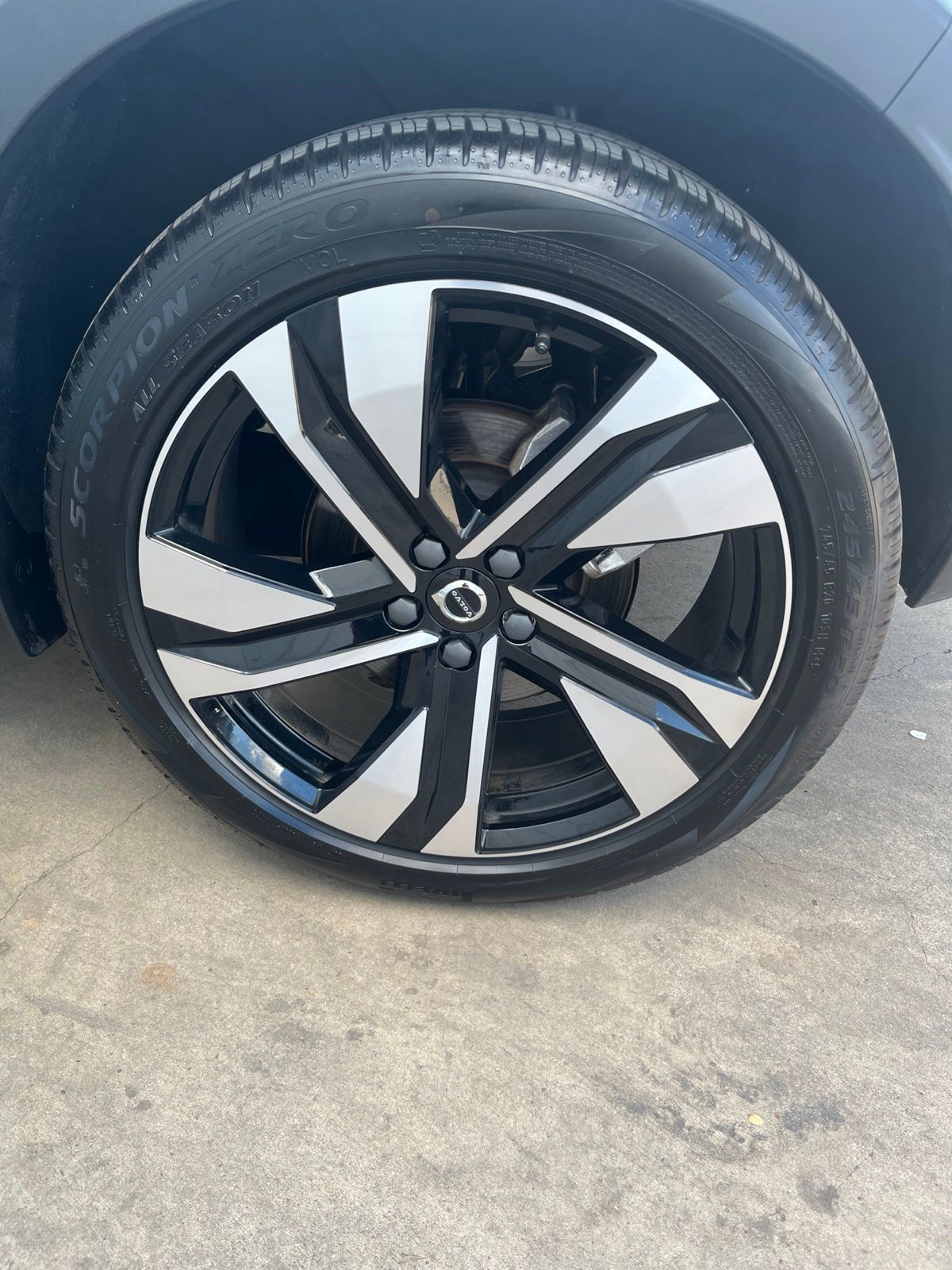 Used 2024 Volvo XC40 B5 Plus w/ Protection Package Premier AWD/4WD image 26