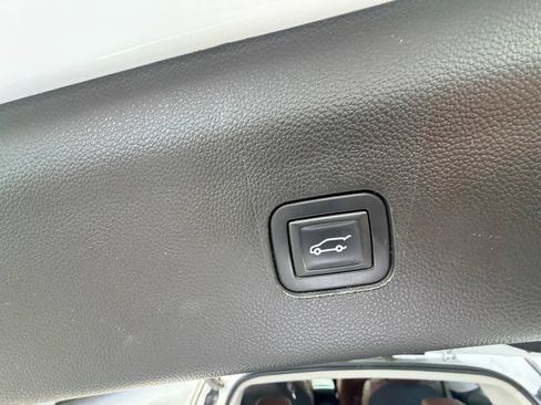 Used 2019 Buick Enclave Avenir w/ Avenir Technology Package AWD/4WD image 32