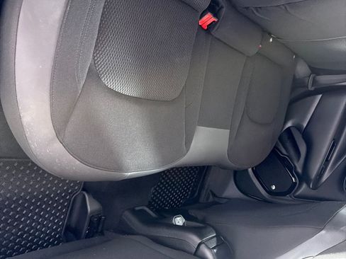 Used 2018 Jeep Renegade Altitude w/ UConnect 8.4 Nav Group AWD/4WD image 23