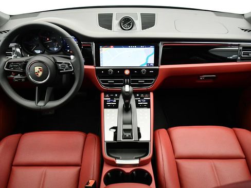 Certified 2026 Porsche Macan AWD/4WD image 23