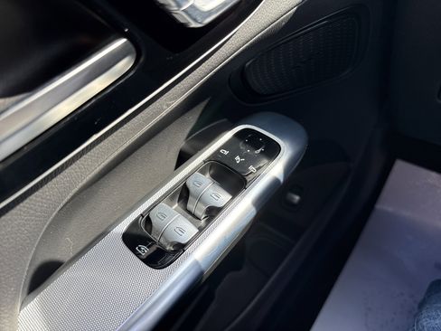 Used 2023 Mercedes-Benz GLC 300 4MATIC image 16