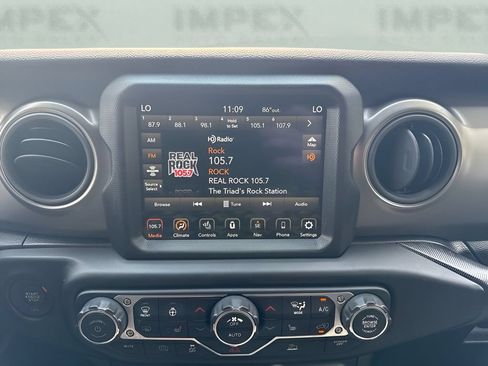 Used 2023 Jeep Wrangler Unlimited w/ Sun & Screen Package AWD/4WD image 17