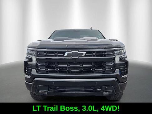 Used 2024 Chevrolet Silverado 1500 LT Trail Boss w/ LT Trail Boss Premium Package AWD/4WD image 2