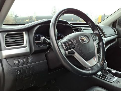 Used 2017 Toyota Highlander XLE AWD/4WD image 14