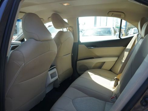 Used 2018 Toyota Camry LE FWD image 15