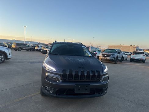 Used 2018 Jeep Cherokee Latitude w/ Altitude Package image 3